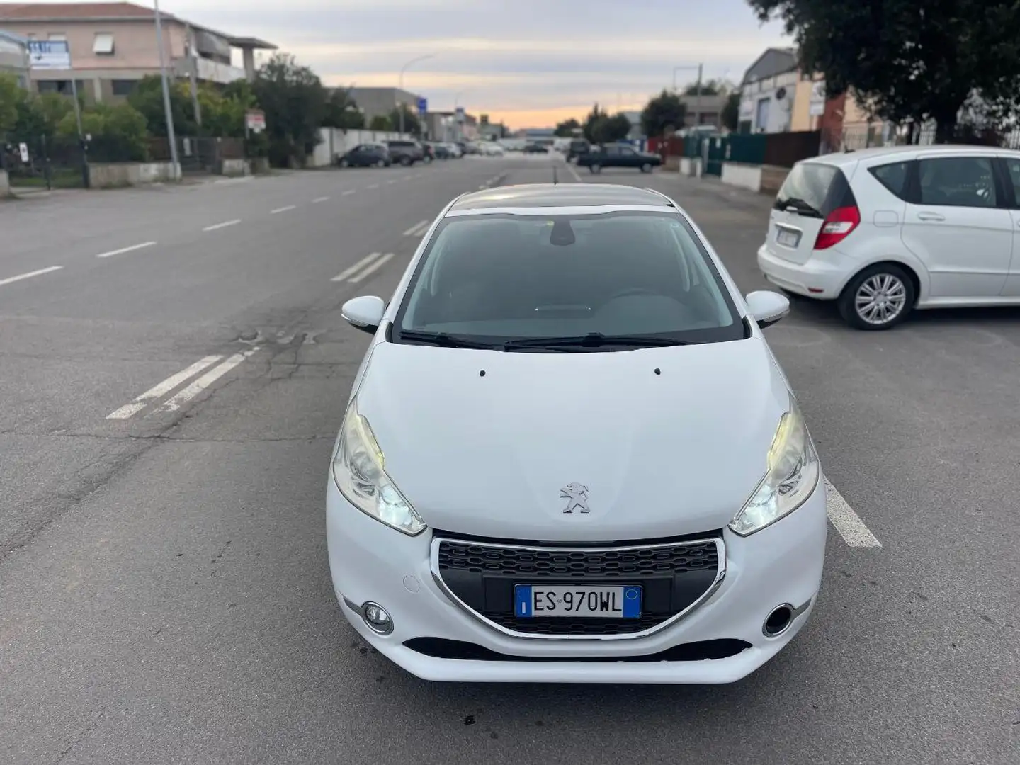 Peugeot 208 1.6 e-HDi 92 CV S&S 5p. Allure Bianco - 2