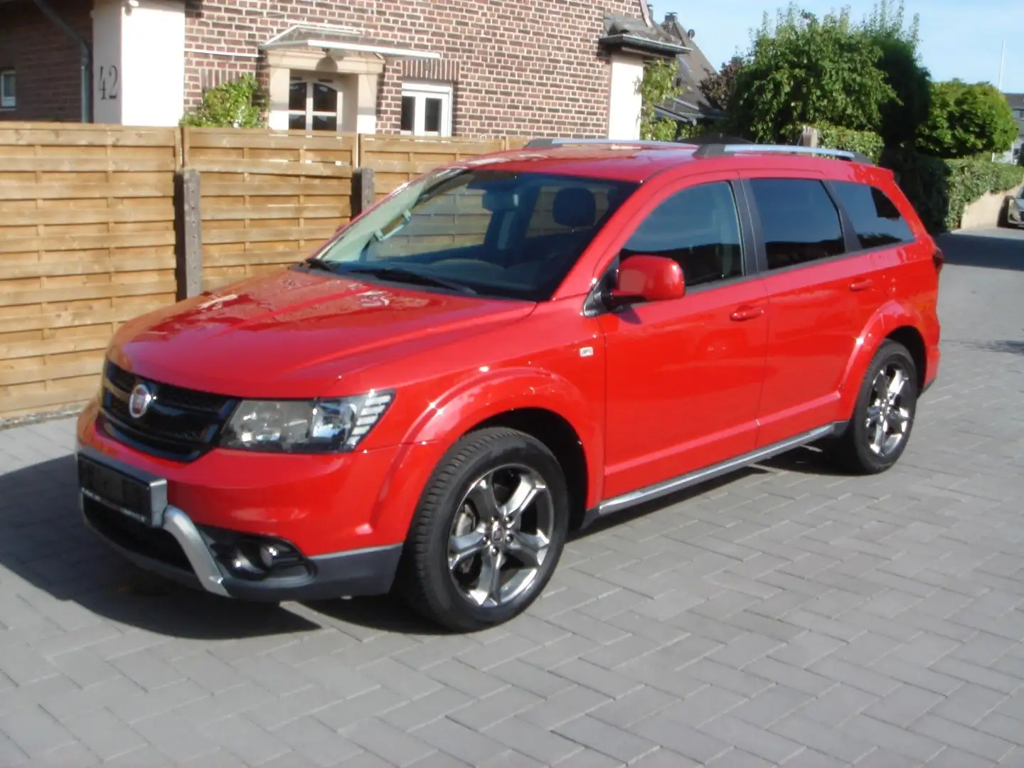 Fiat Freemont FREEMONT CROSS AWD 2,0D+AUT+NAVI+7SITZ+LEDER+19Z Rot - 1