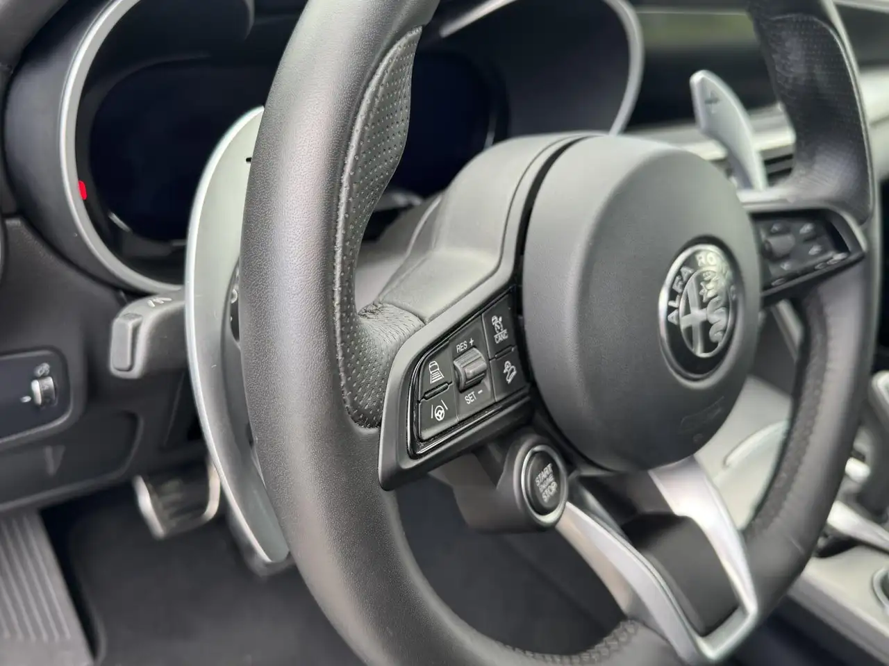 Alfa Romeo Stelvio 2023 — фото 12