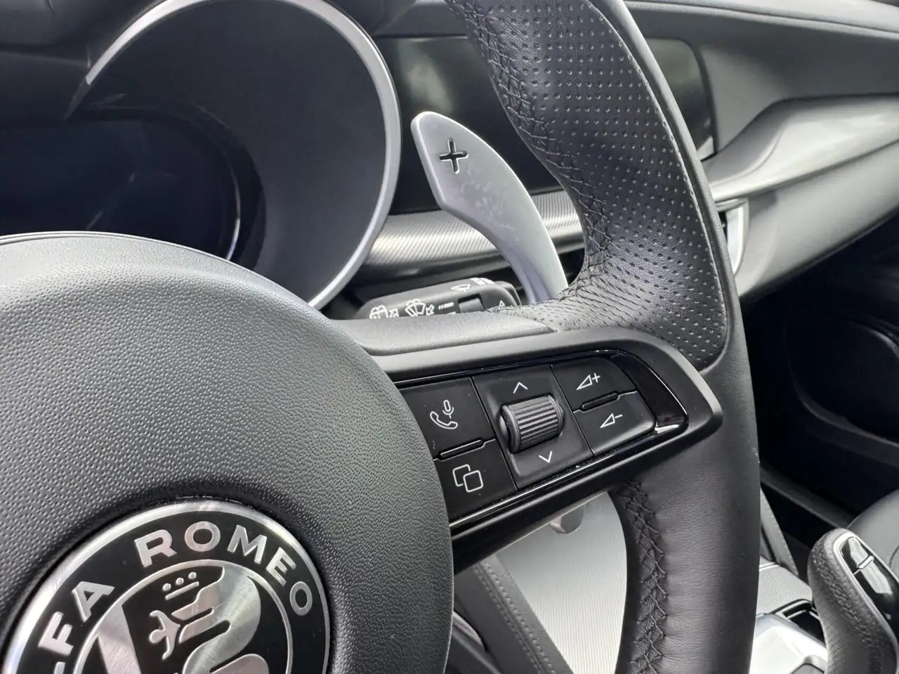 Alfa Romeo Stelvio 2023 — фото 13