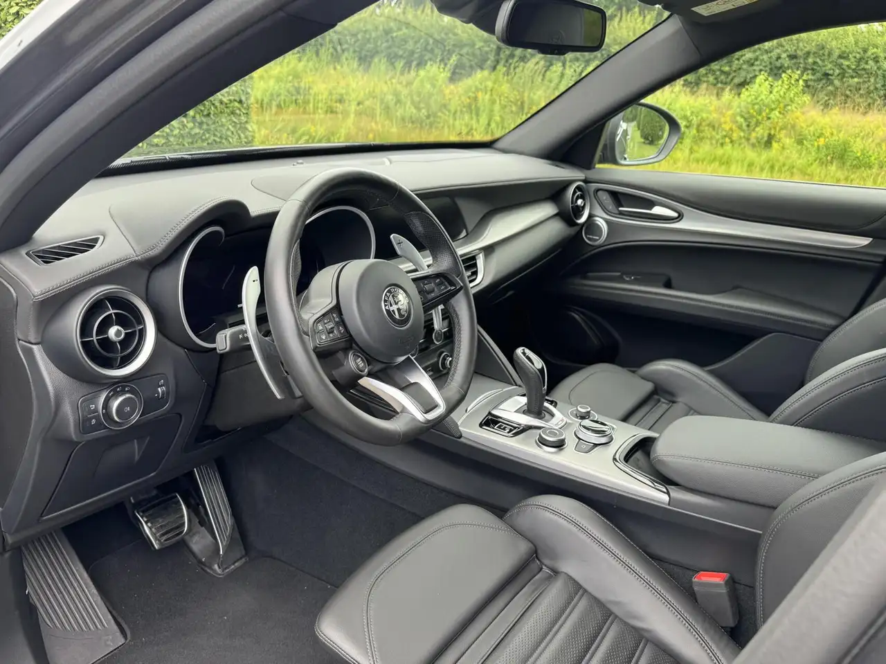 Alfa Romeo Stelvio 2023 — фото 10