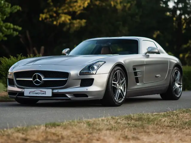 Mercedes-Benz SLS