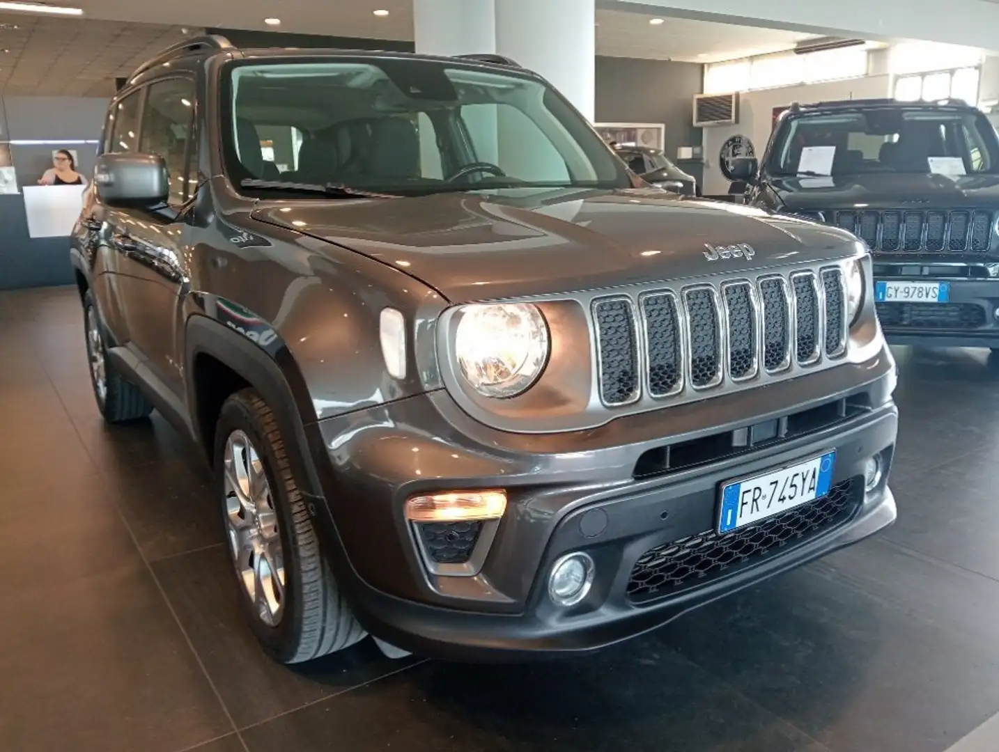 Jeep Renegade 1.6 Mjt DDCT 120 CV Limited Grau - 2
