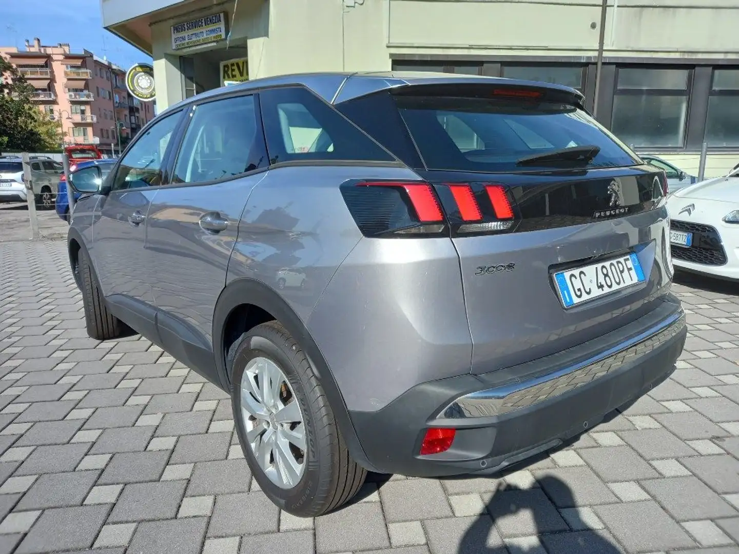 Peugeot 3008 BlueHDi 130 S&S EAT8 Business Grigio - 2