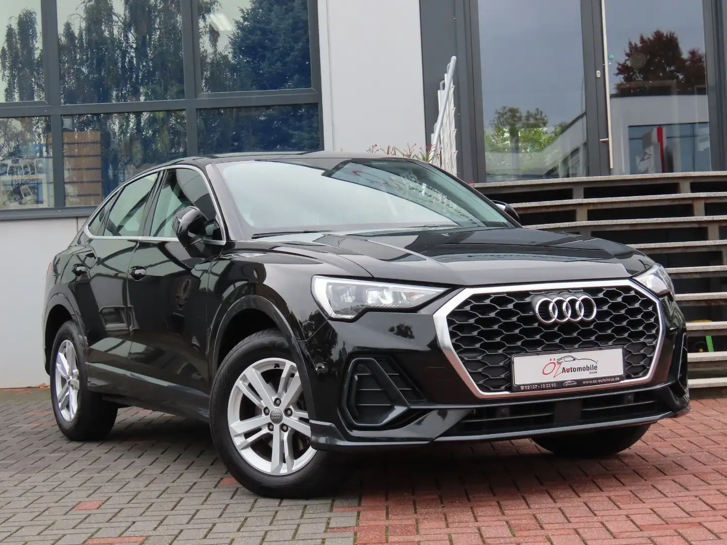 Audi Q3 Sportback 35 TDI Autom. Sitzheizung Navi Zwart - 1