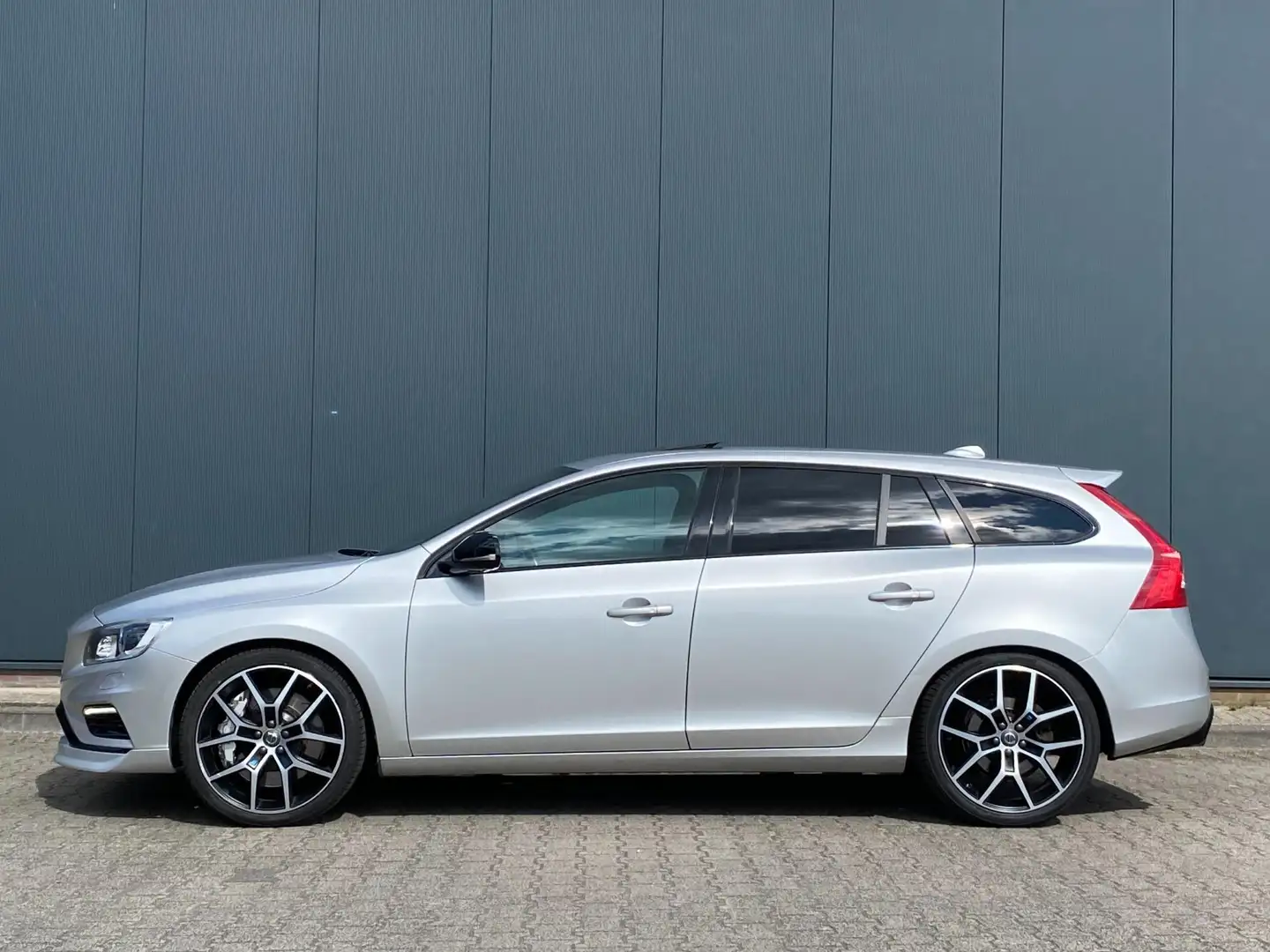Volvo V60 2.0 T6 AWD Polestar 367PK | Schuifdak | 20" LMV | Zilver - 2