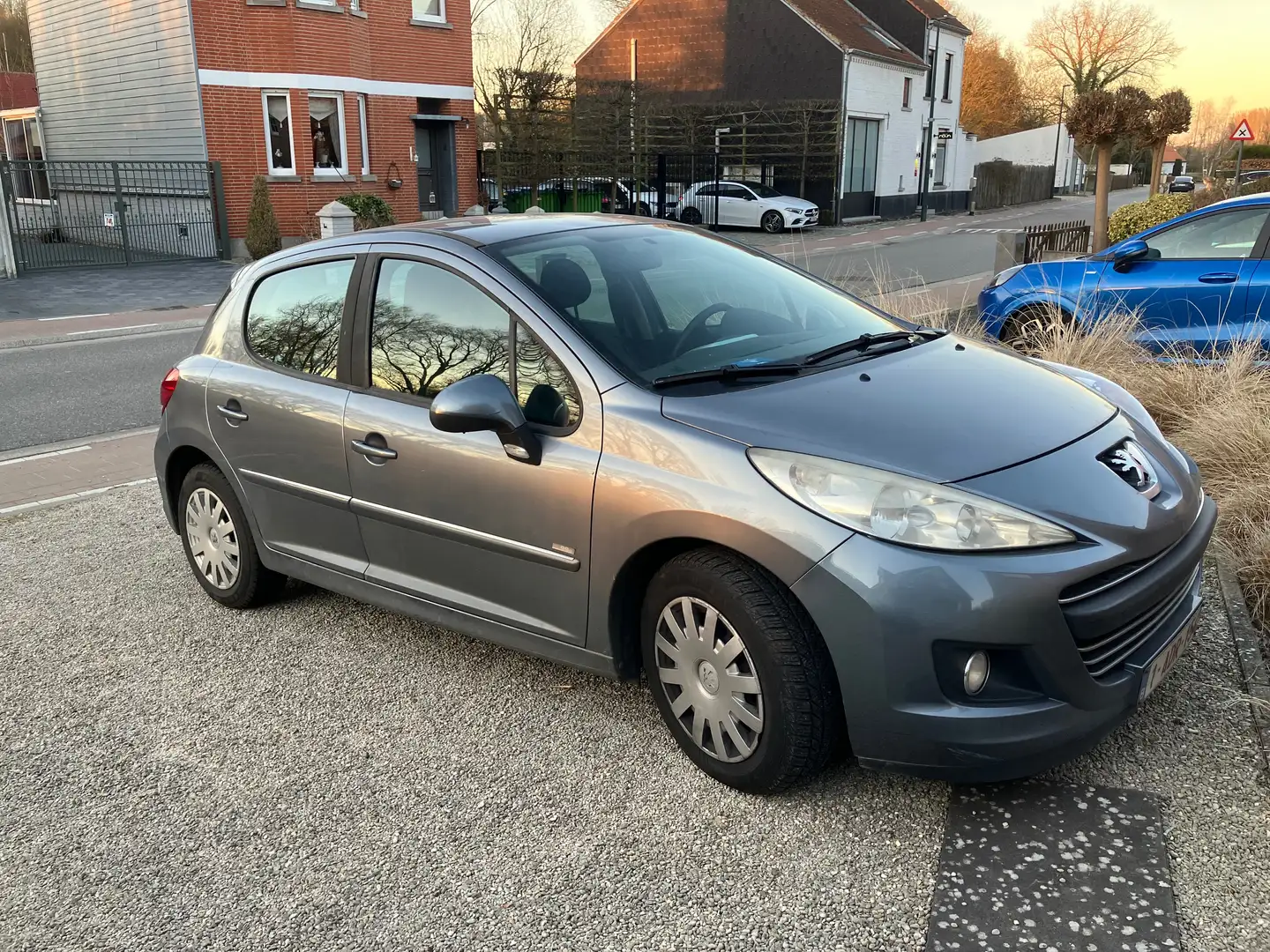 Peugeot 207 207 90 HDi FAP (Blue Lion) 99G Gris - 1