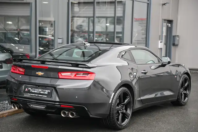 Chevrolet Camaro view 4