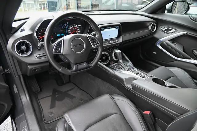 Chevrolet Camaro view 9