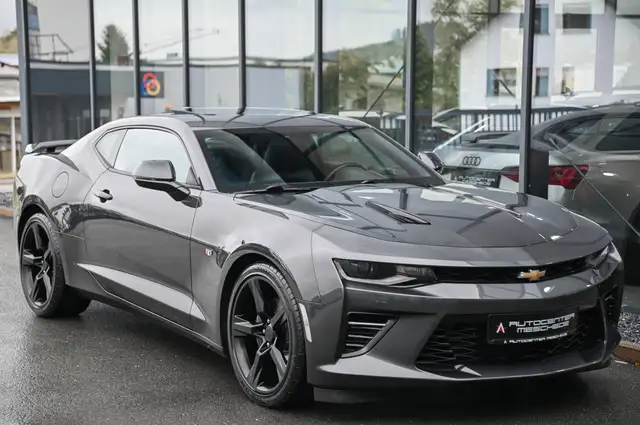 Chevrolet Camaro view 3