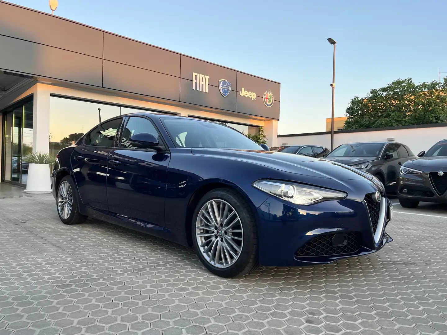 Alfa Romeo Giulia Giulia 2.2 Mtj Business 160cv Blau - 2