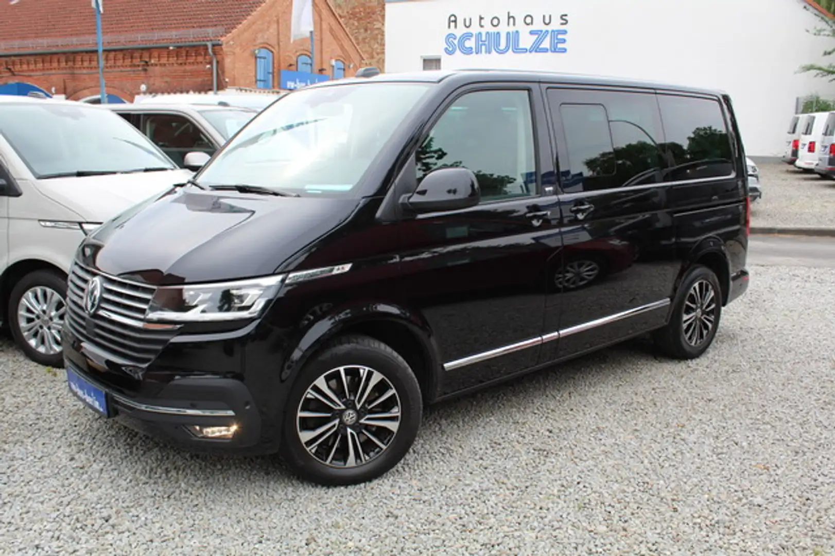 Volkswagen T6.1 Multivan Generation SIX DSG AHK Luft-Standh Noir - 1