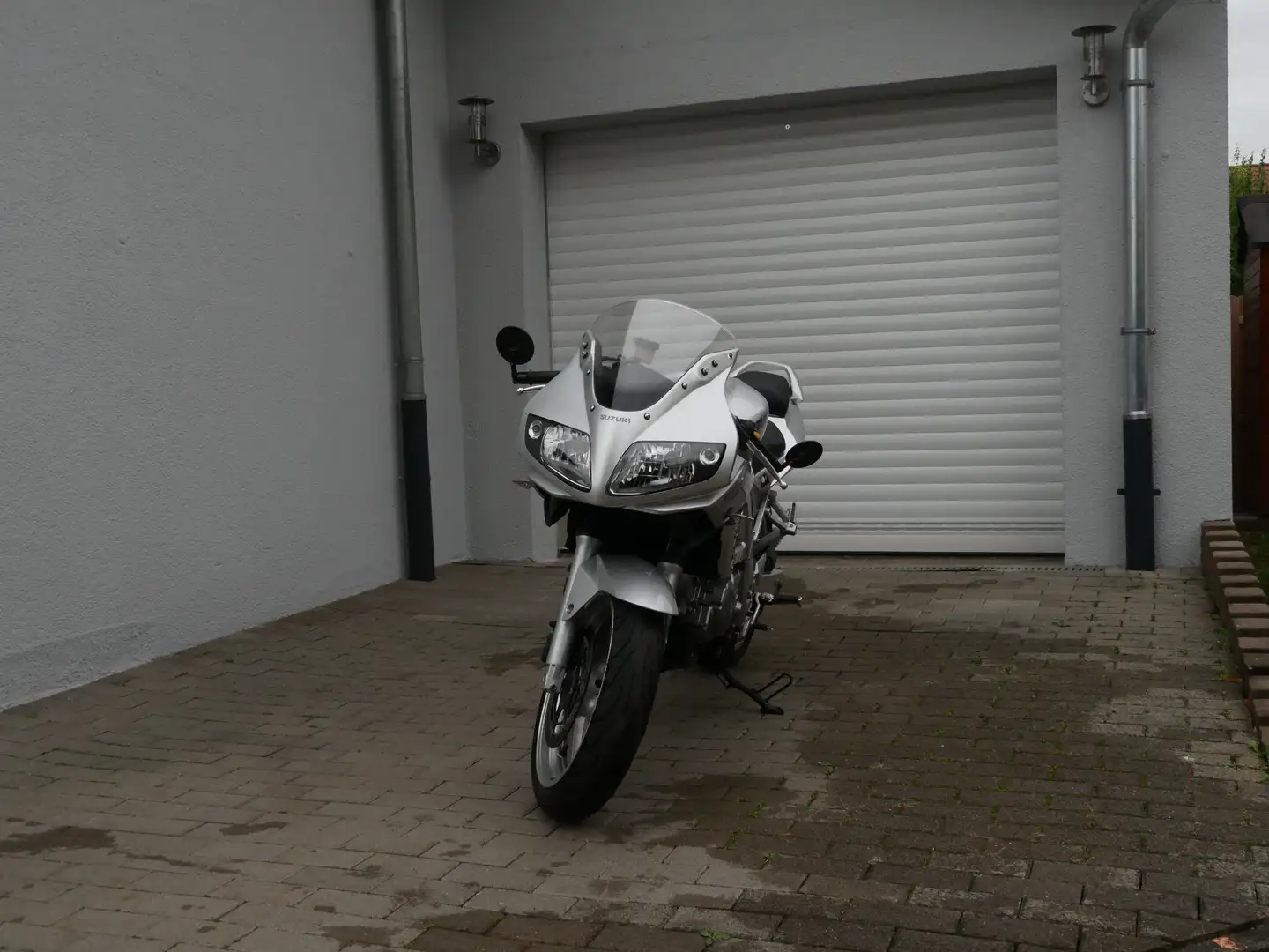 Suzuki SV 650 Stříbrná - 1