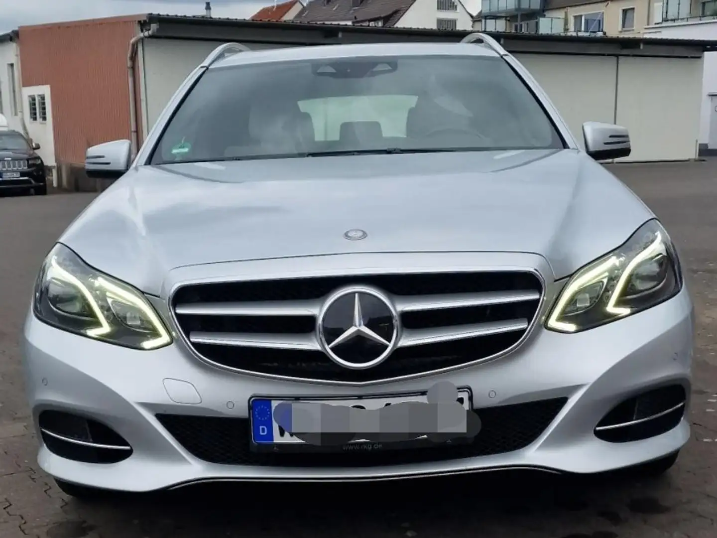 Mercedes-Benz E 250 E 250 CDI BlueEfficiency (212.203) Silber - 1