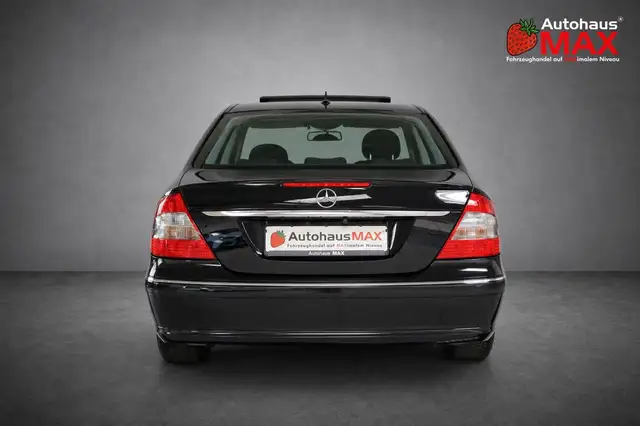 Mercedes-Benz E view 5