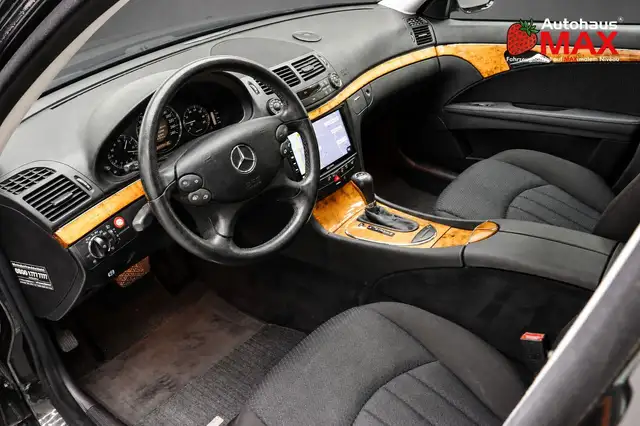 Mercedes-Benz E view 12