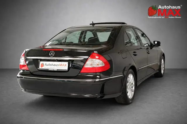 Mercedes-Benz E view 6