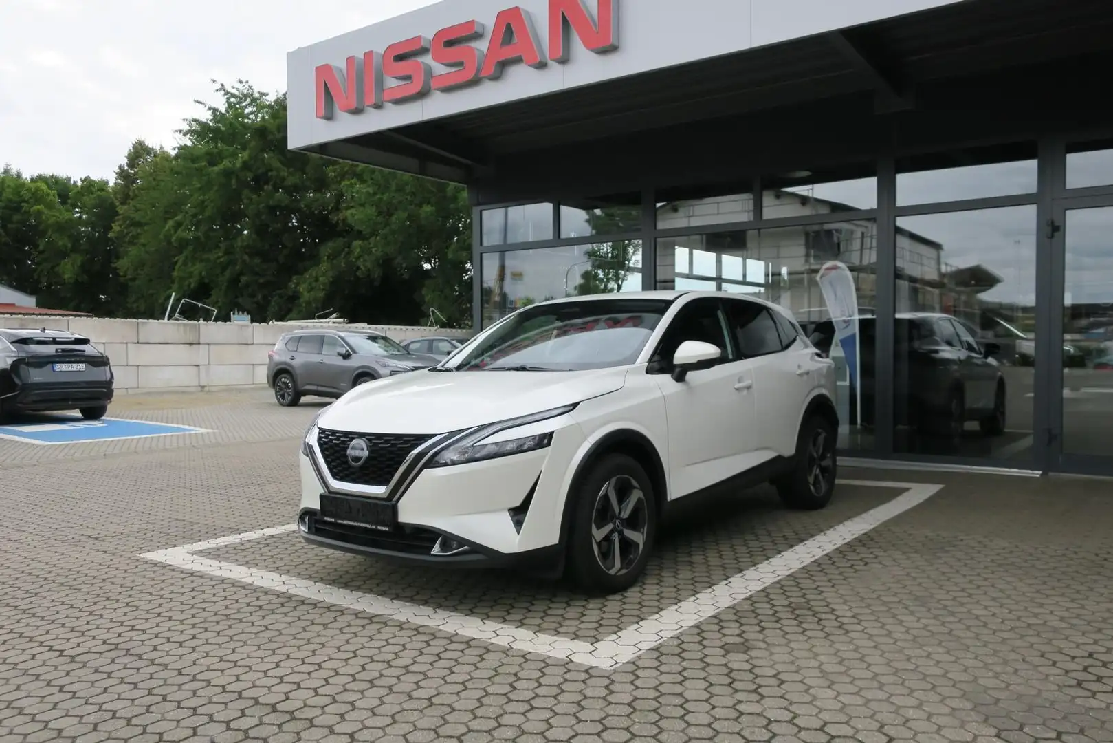 Nissan Qashqai N-CONNECTA 1.3 DIG-T MHEV Xtronic Weiß - 2