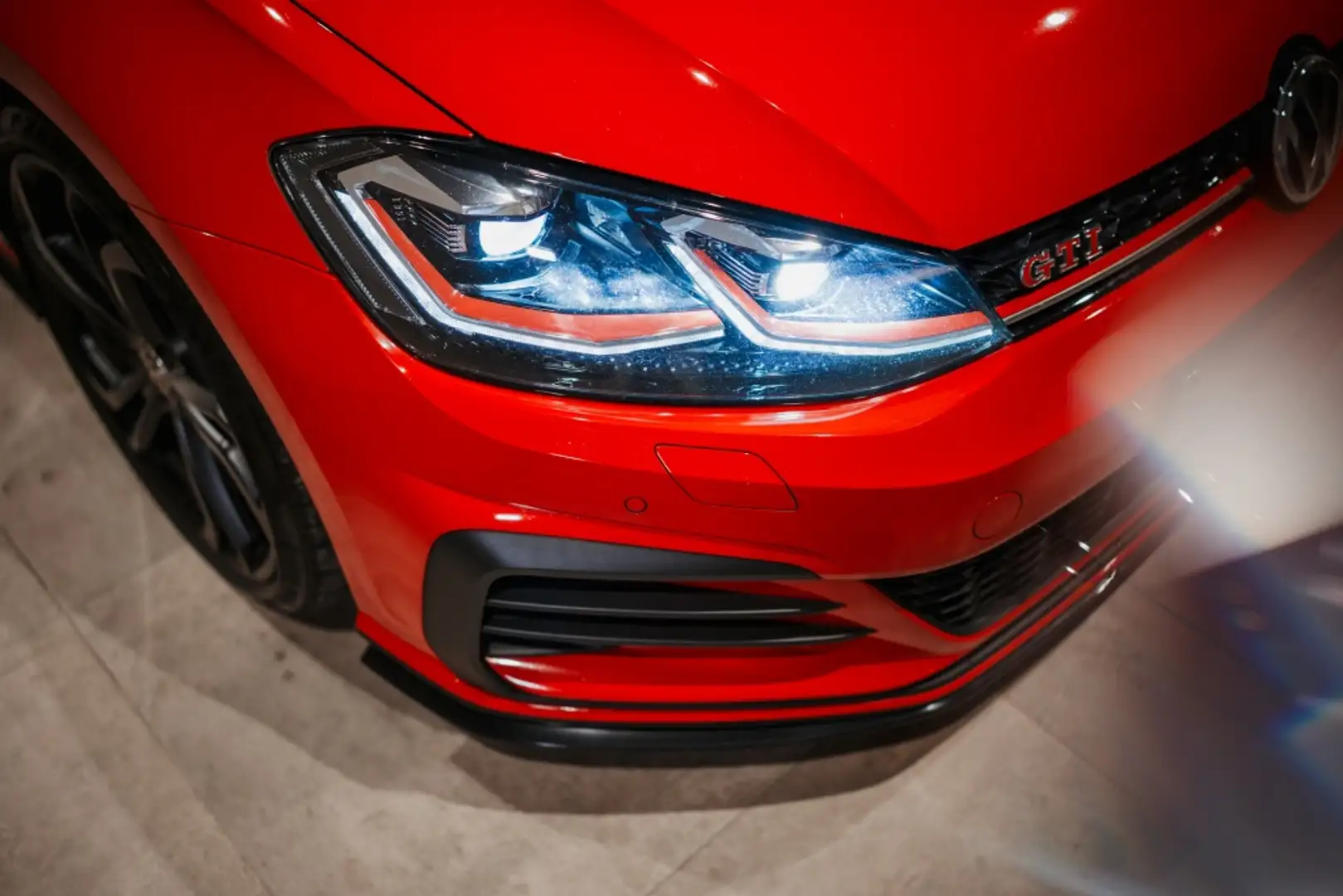 Volkswagen Golf GTI 2.0 TSI TCR DSG7 213kW Rojo - 2