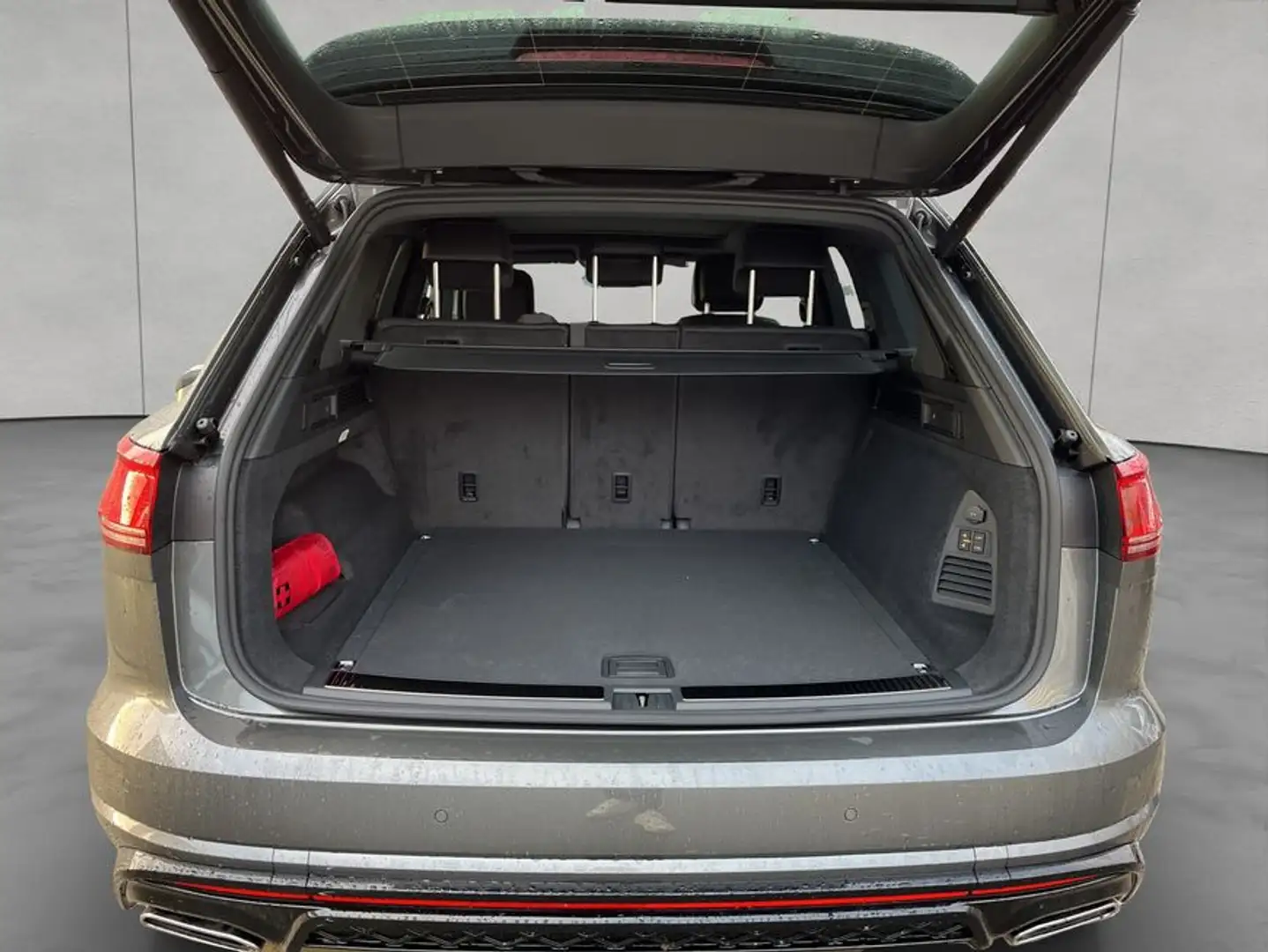 Volkswagen Touareg 3.0 V6 TDI 4Motion DPF Aut. R-Line Grau - 2