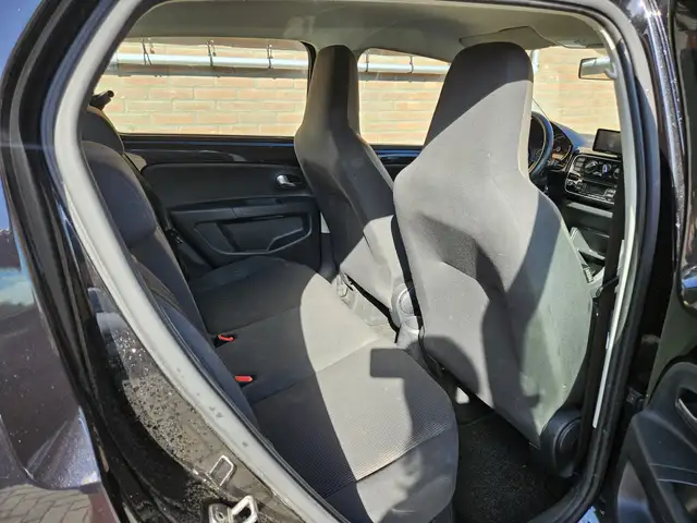 Volkswagen up! view 27