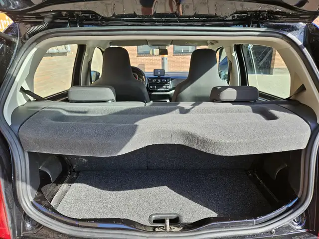 Volkswagen up! view 22