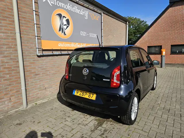Volkswagen up! view 20