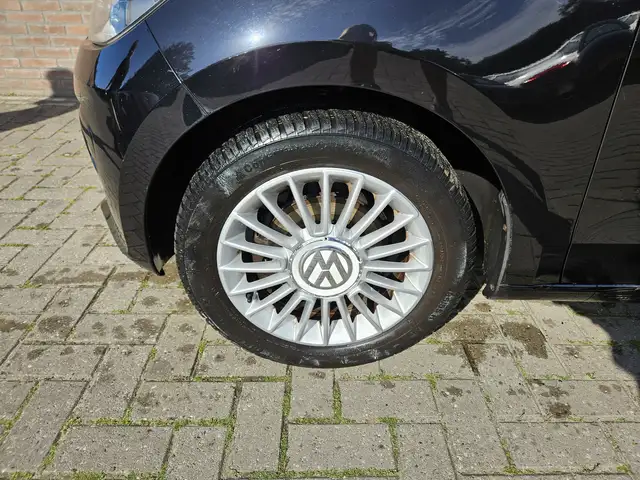 Volkswagen up! view 5