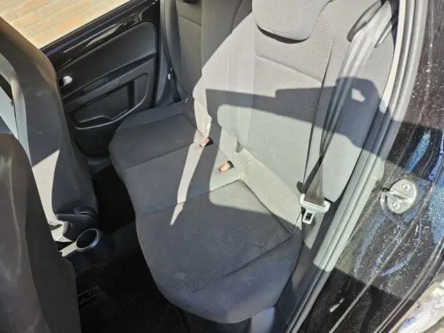 Volkswagen up! view 16