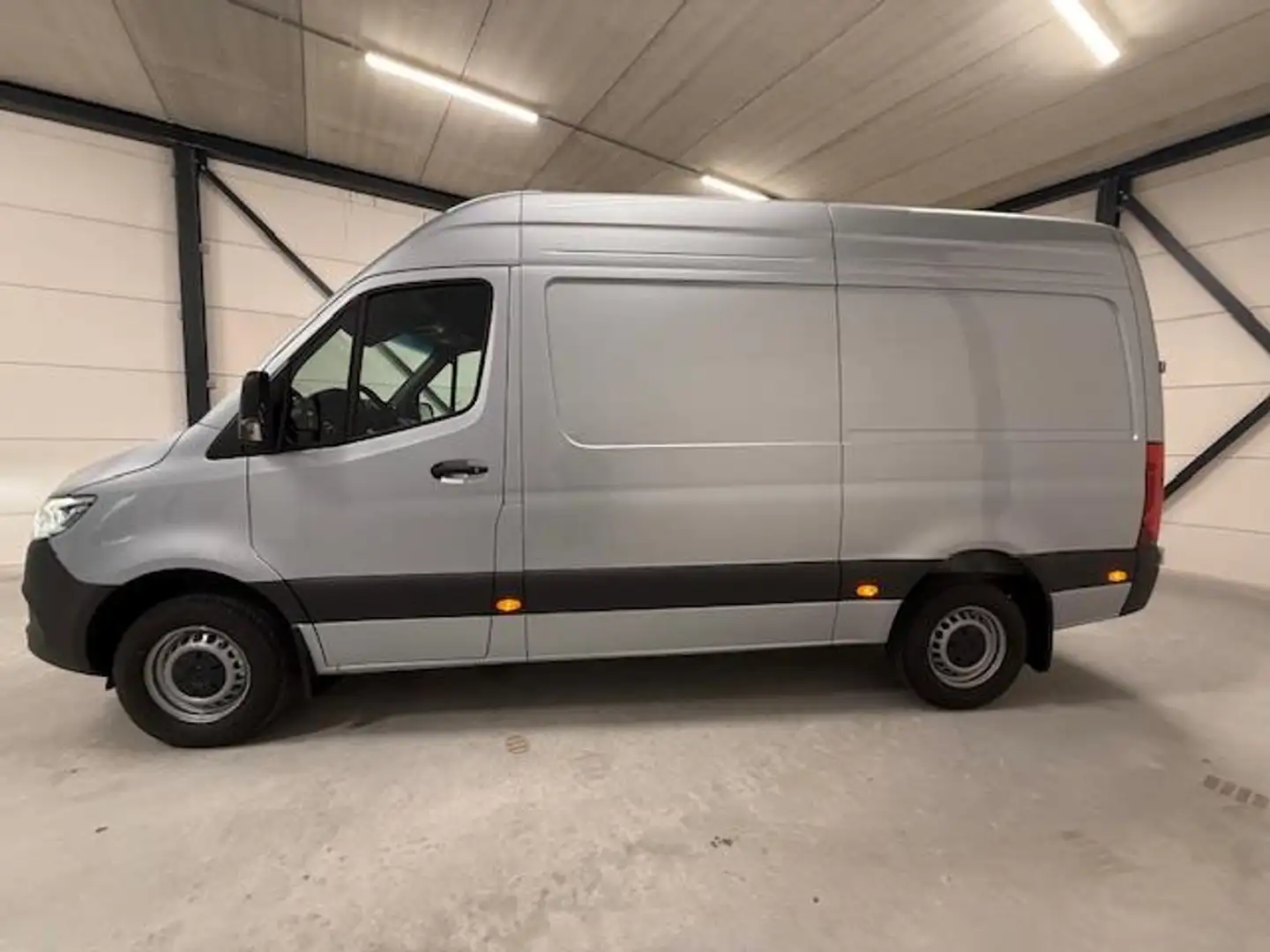 Mercedes-Benz Sprinter 317 1.9 CDI L2H2 Select HD 170 Pk Automaat BPM-Vri Grijs - 2