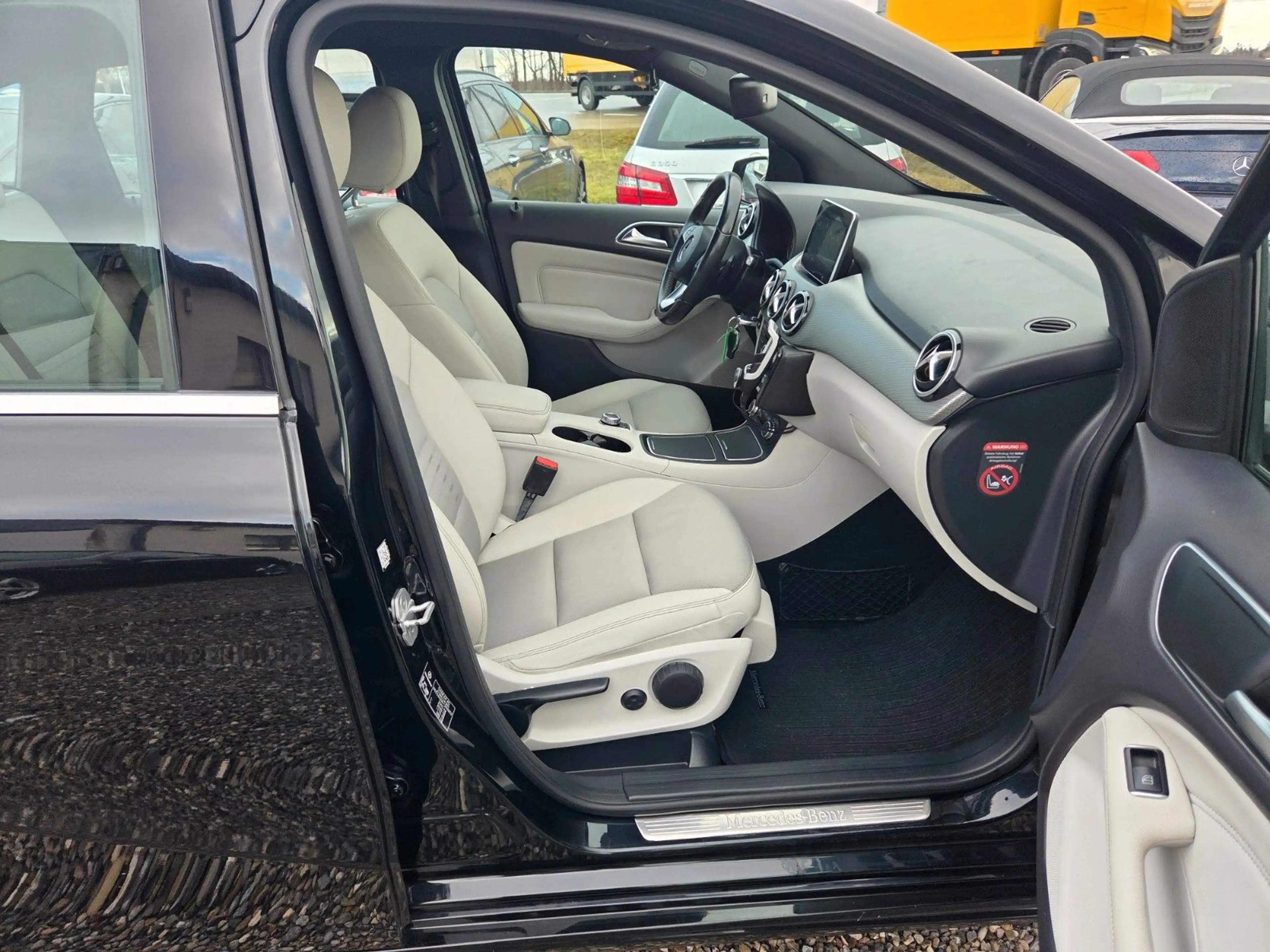 Mercedes-Benz B 220 CDI / d 4Matic LED*AHK*Kamera*Totwinkelass — photo 17