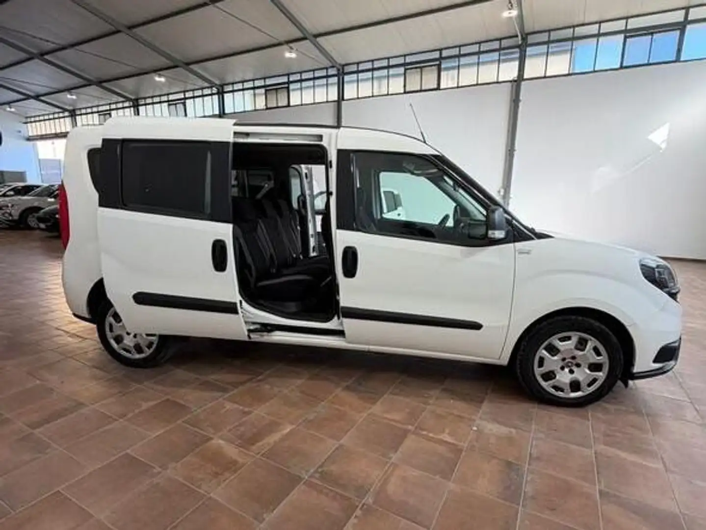 Fiat Doblo MAXI 1.6mjt 120cv AUTOCARRO 5 POSTI Bianco - 2