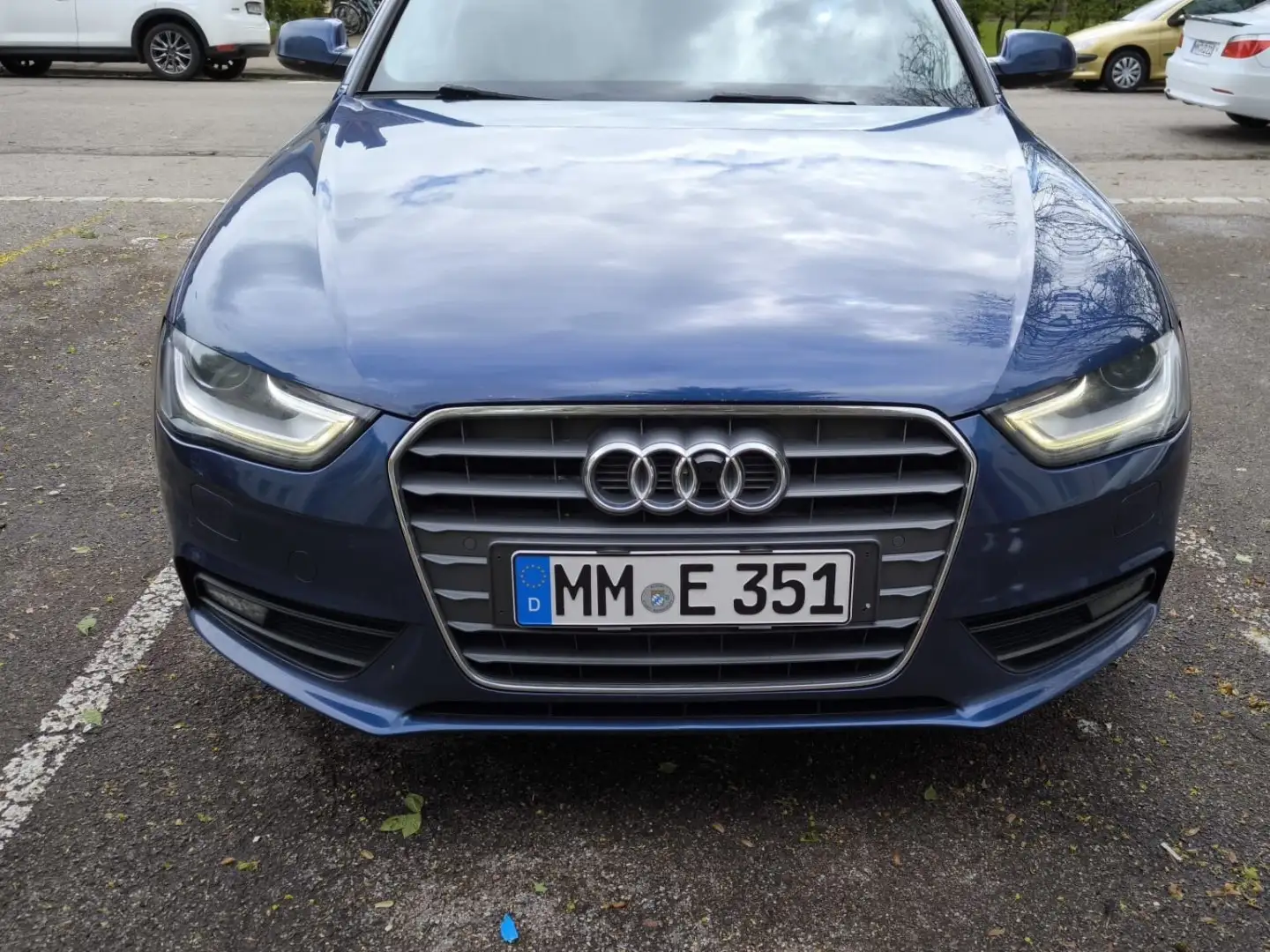 Audi A4 Avant 2.0 TDI ultra DPF Attraction Blau - 1