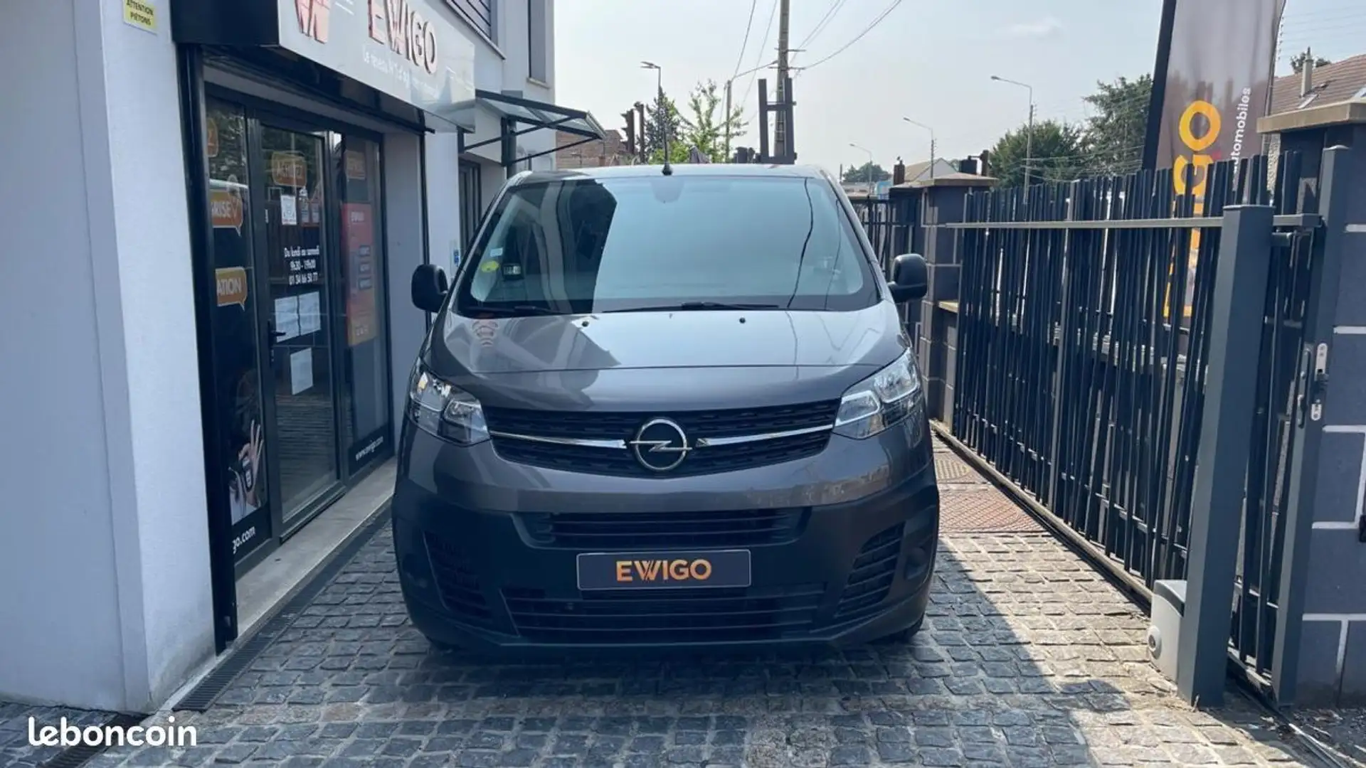 Opel Vivaro VU FOURGON 2.0 D 150ch L2 Gris - 2