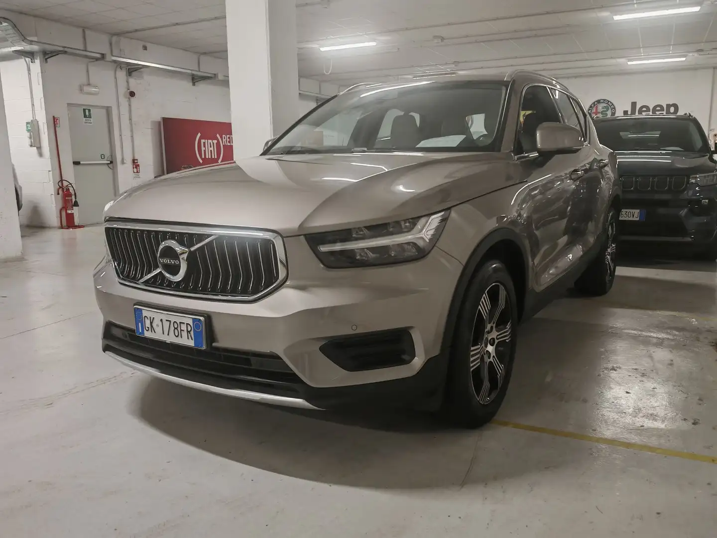 Volvo XC40 XC40 T3 Geartronic Inscription Gri - 2