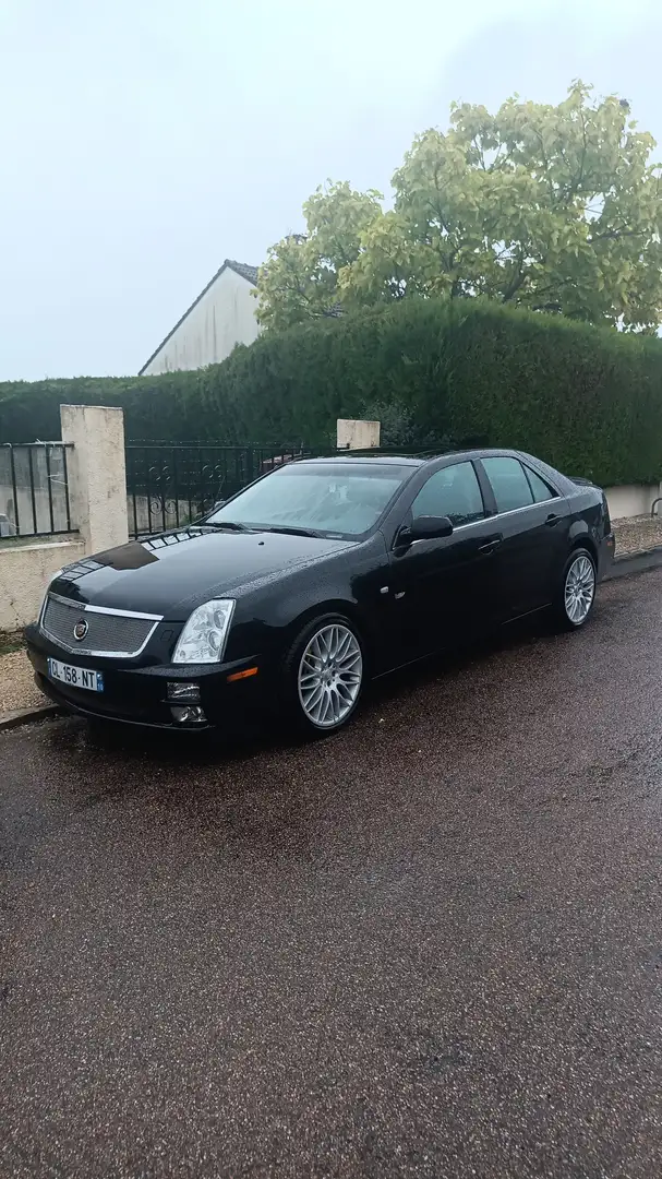 Cadillac STS - 1