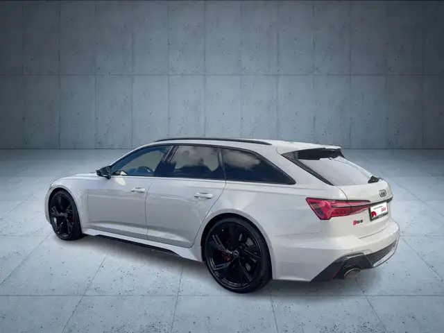 Audi RS6 view 3