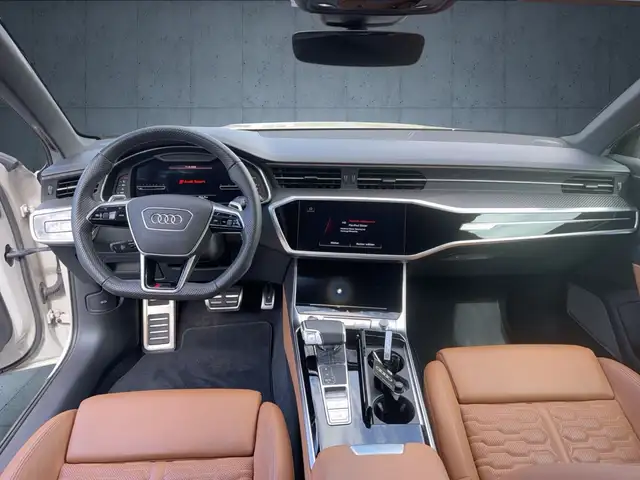 Audi RS6 view 11