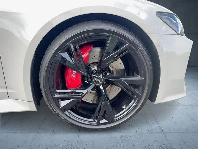 Audi RS6 view 7