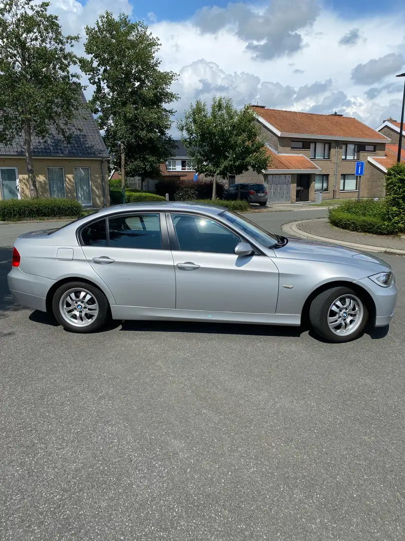 BMW 318 318d Argent - 2