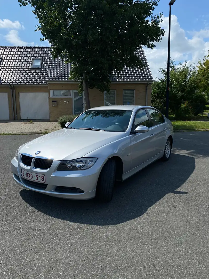 BMW 318 318d Argent - 1