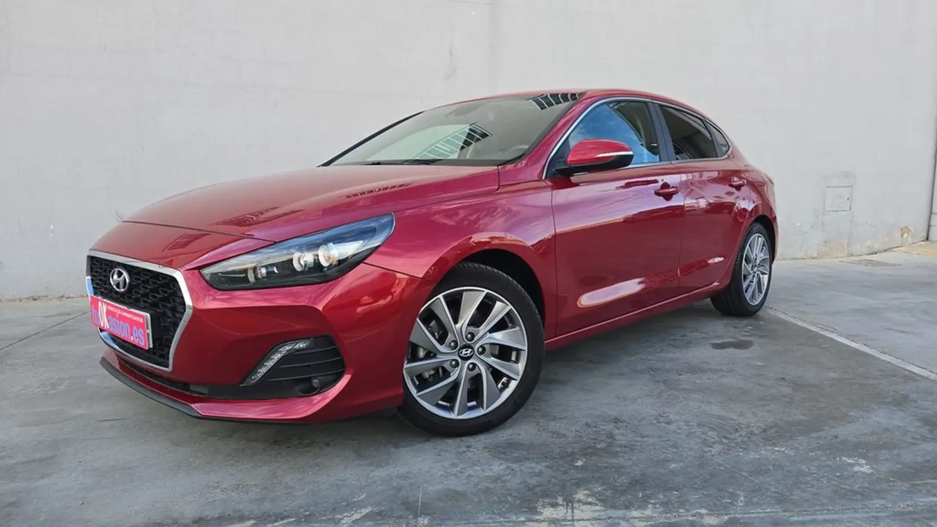 Hyundai i30 Fastback 1.4TGDi 140cv Tecno Burdeos - 1