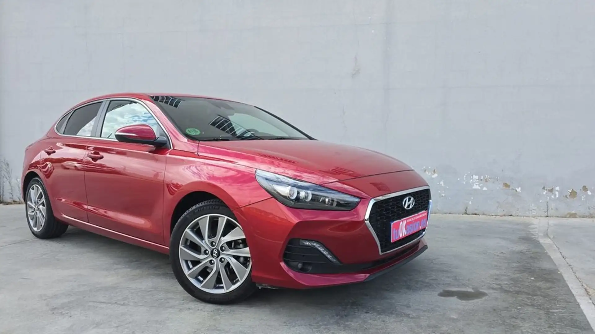 Hyundai i30 Fastback 1.4TGDi 140cv Tecno Burdeos - 2