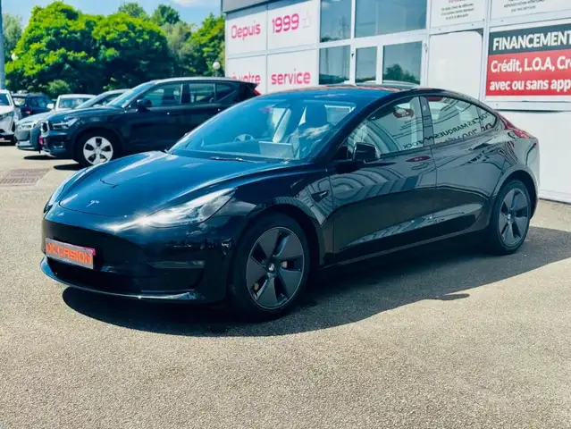 Tesla Model 3 view 3