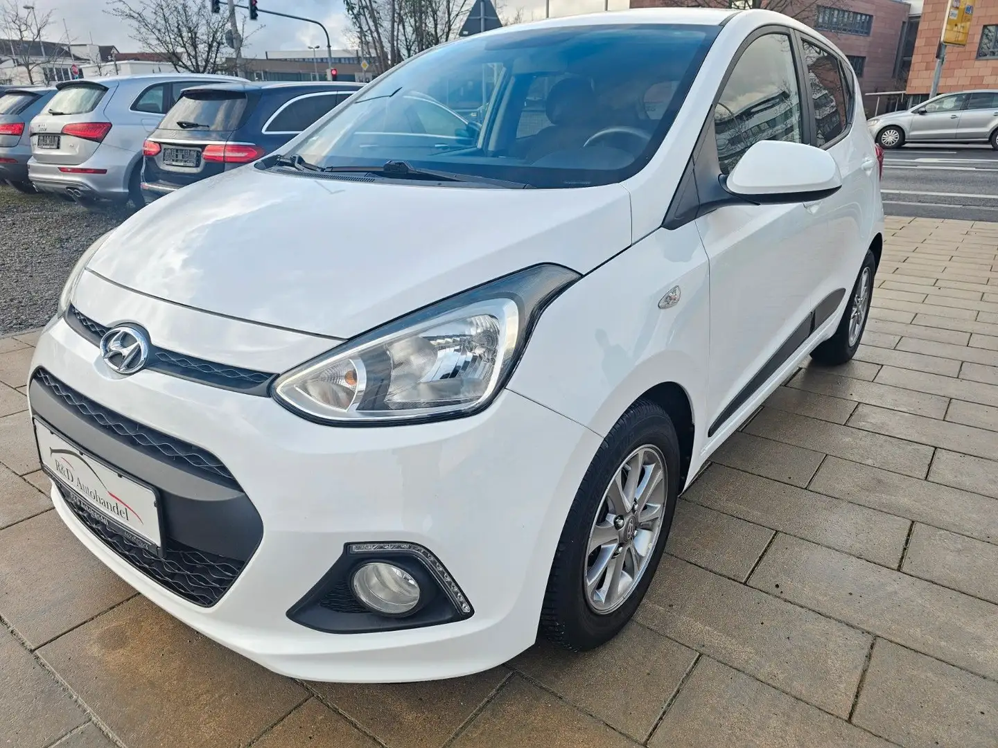 Hyundai i10 Passion Klima SZH Tempomat Blanc - 1