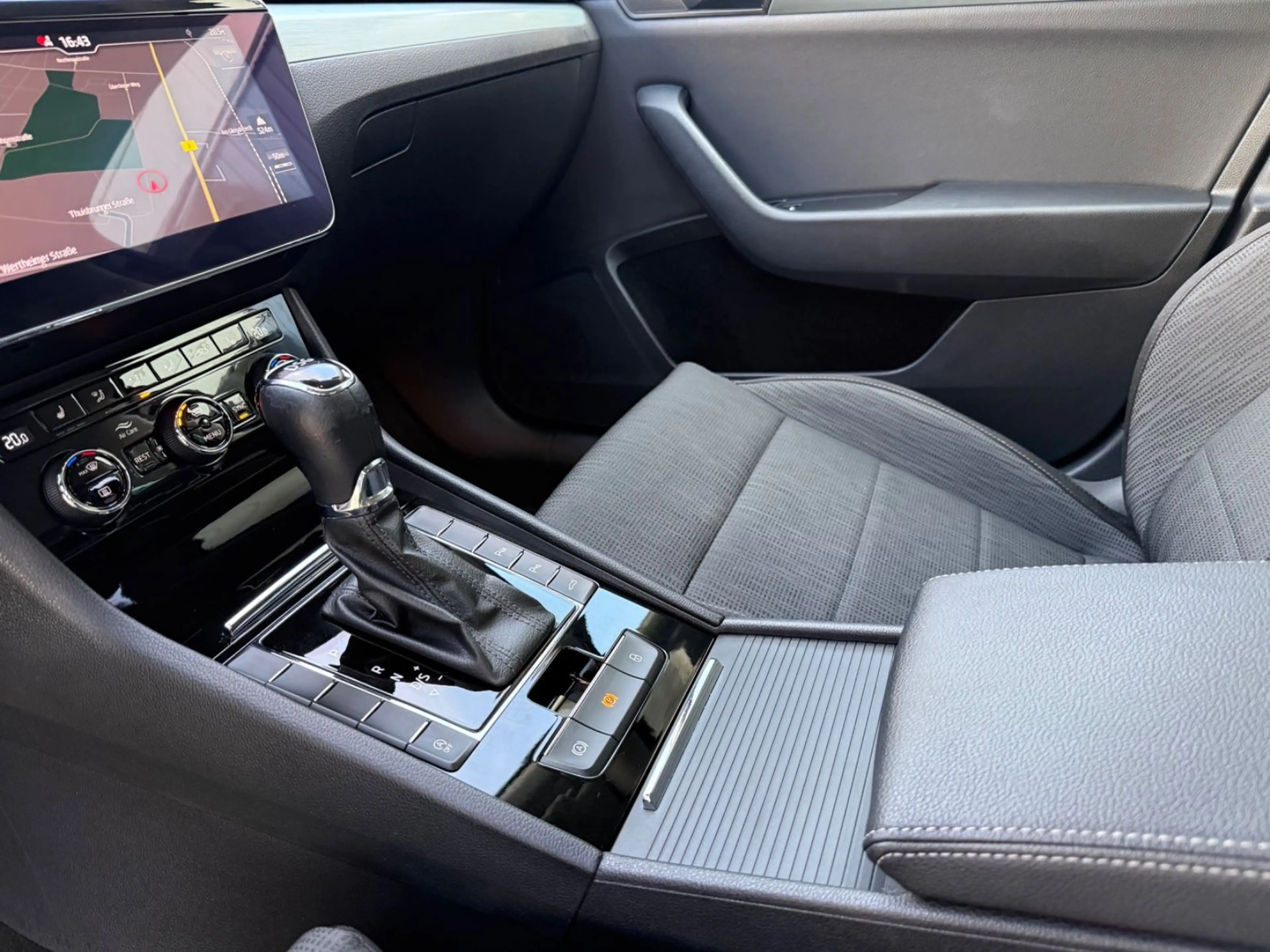Skoda Superb Lim 1.5 TSI DSG Ambition 1.Hd/CarPlay/ACC — photo 11