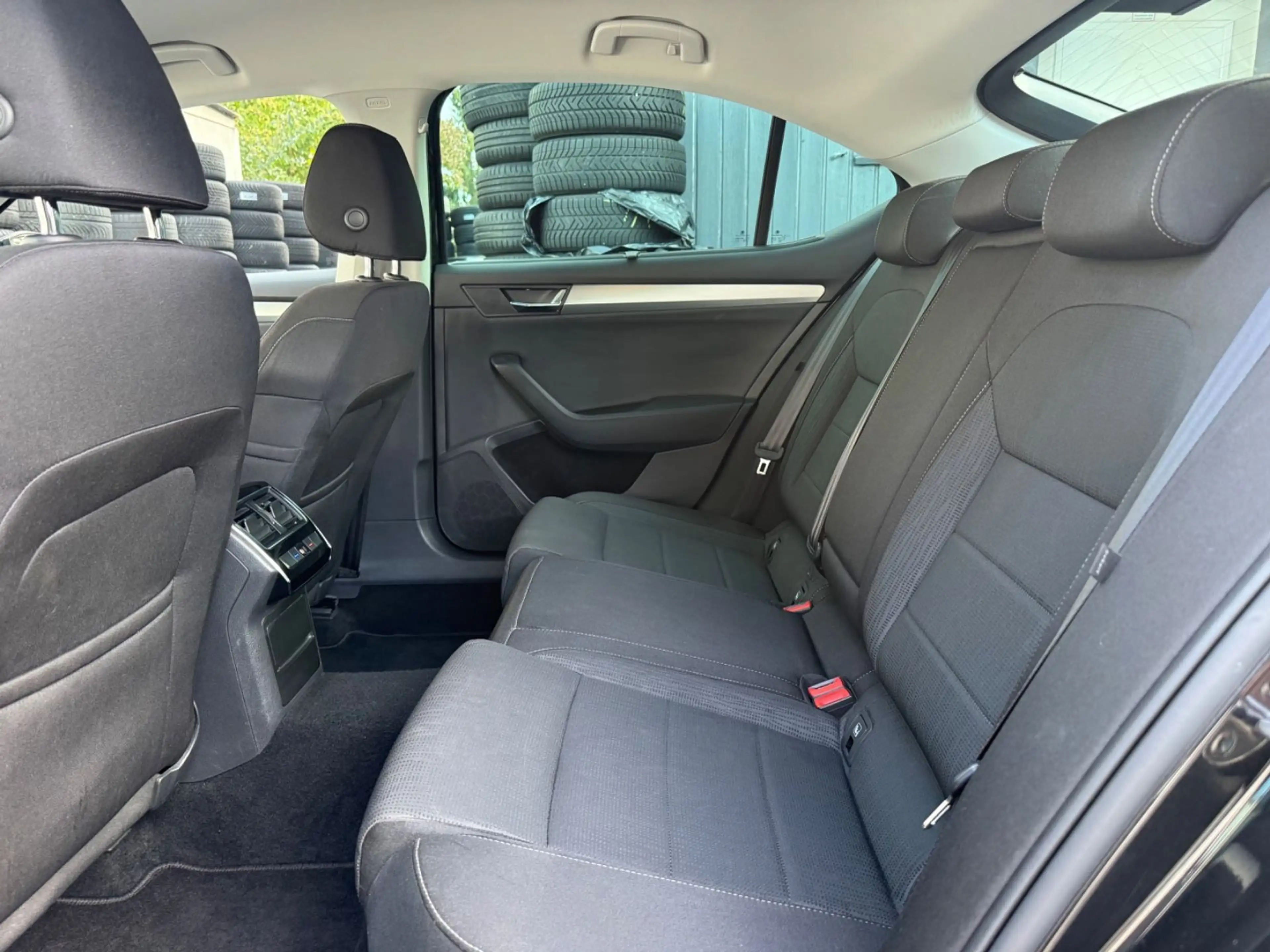 Skoda Superb Lim 1.5 TSI DSG Ambition 1.Hd/CarPlay/ACC — photo 15