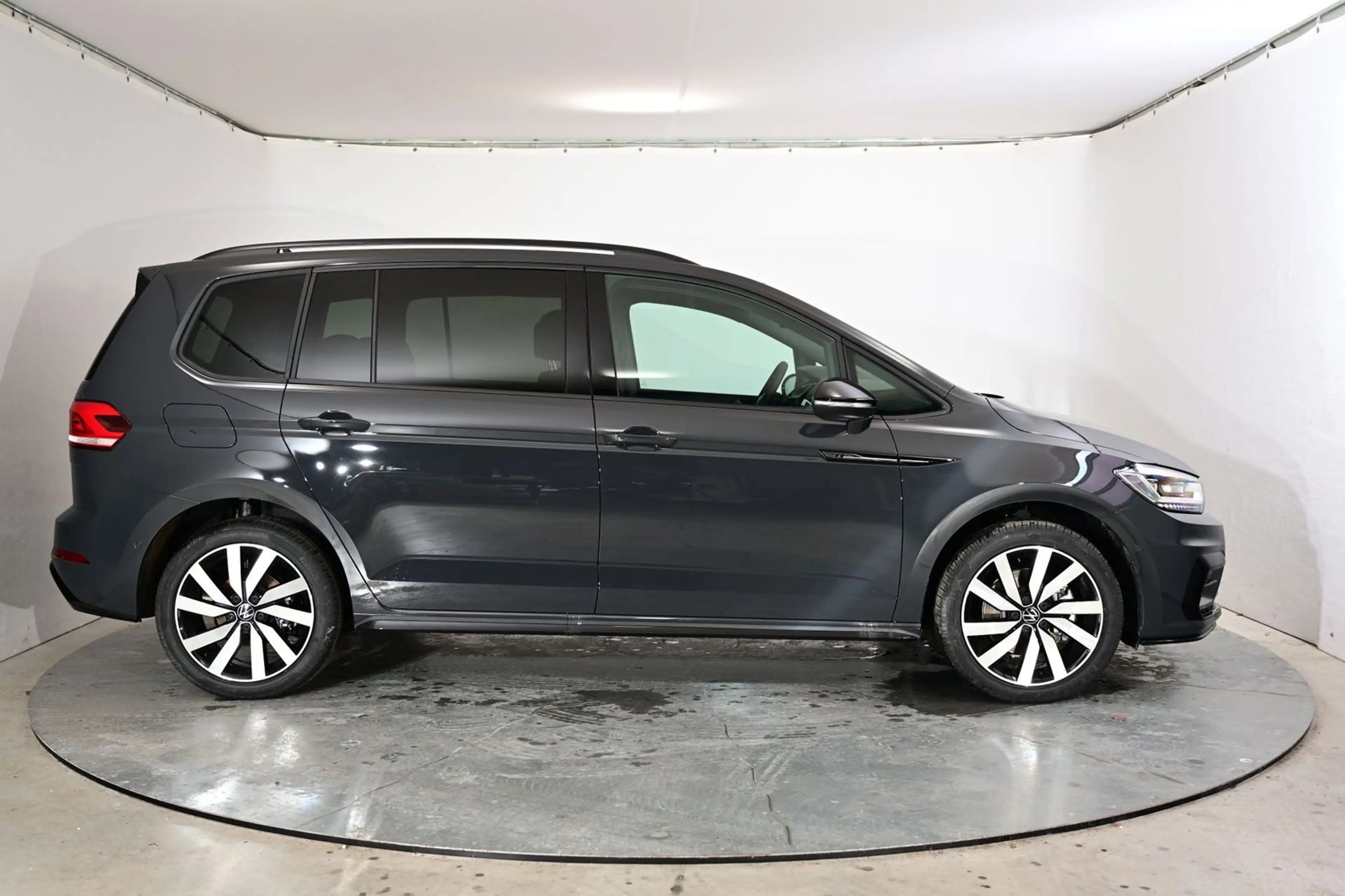 Volkswagen Touran Highline R-Line ACC|AHK|RFK|PANO|7-Sit... — photo 6