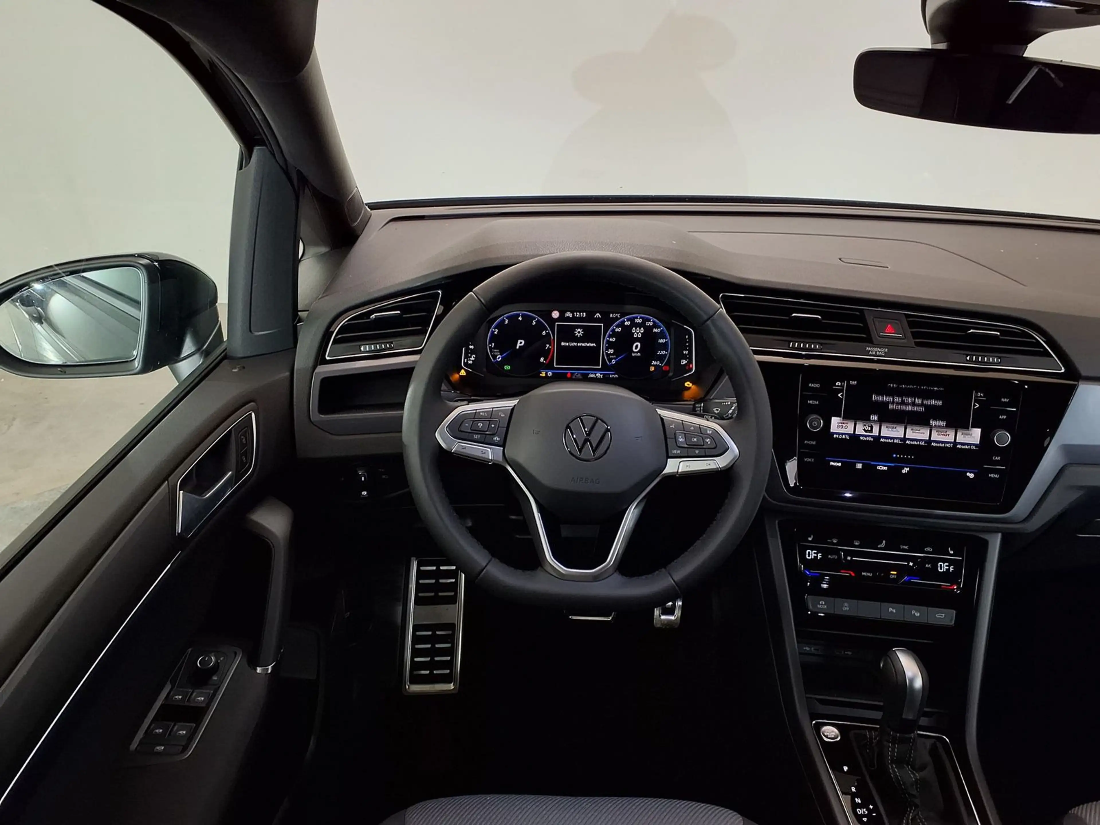 Volkswagen Touran Highline R-Line ACC|AHK|RFK|PANO|7-Sit... — photo 12