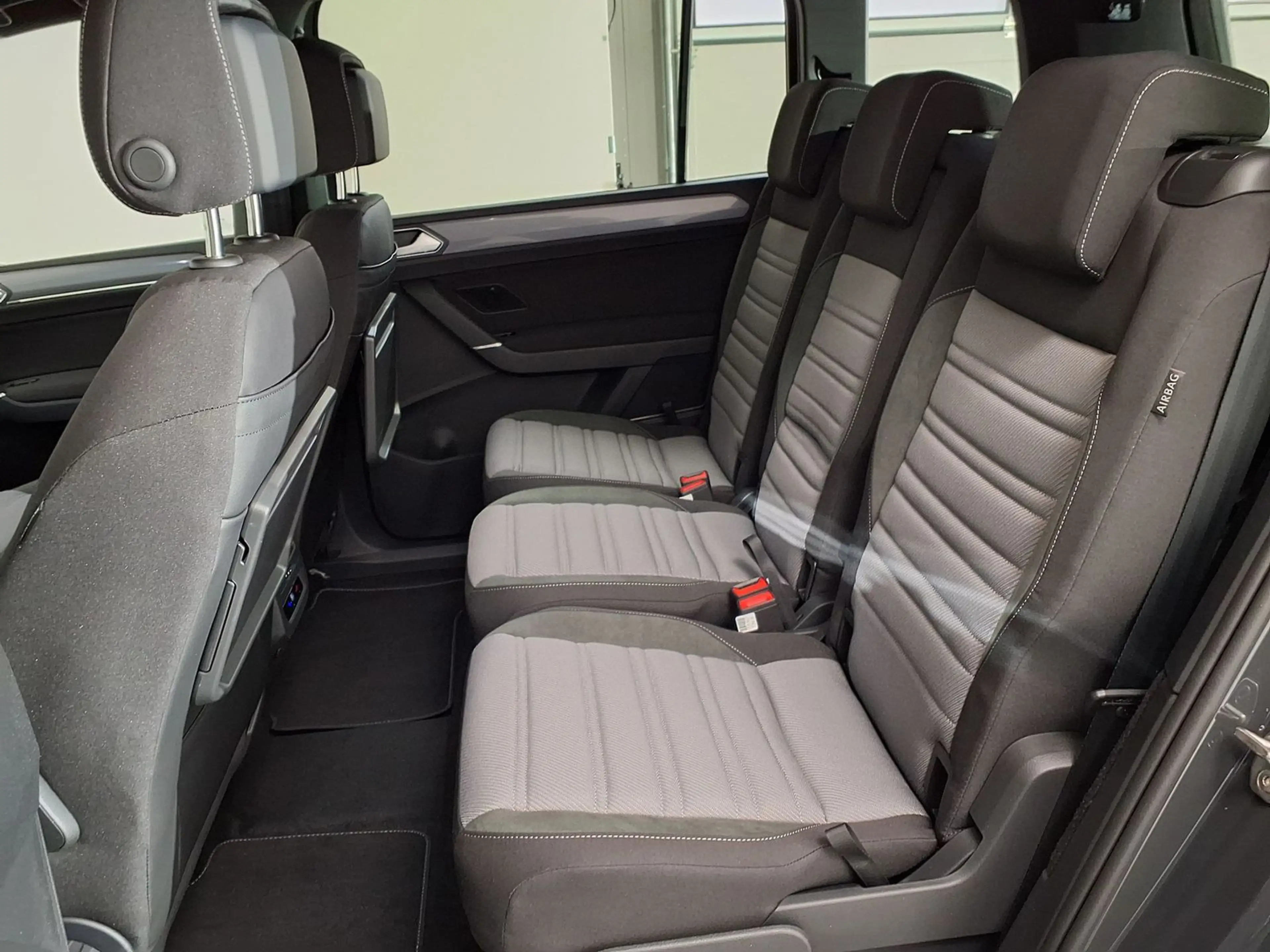 Volkswagen Touran Highline R-Line ACC|AHK|RFK|PANO|7-Sit... — photo 10